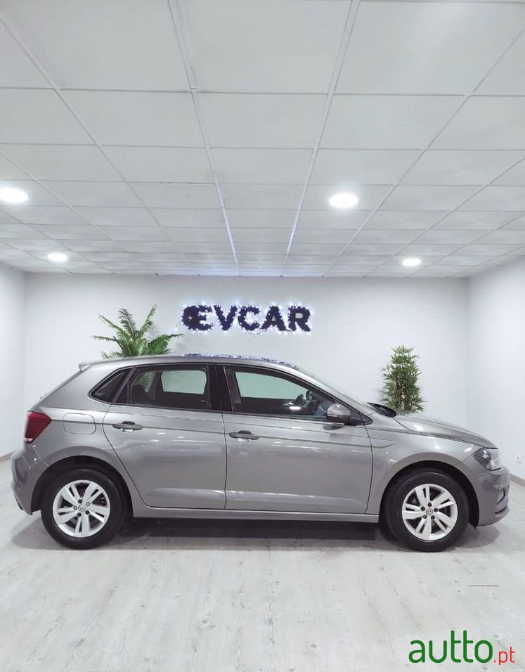 2018' Volkswagen Polo 1.0 Confortline photo #2