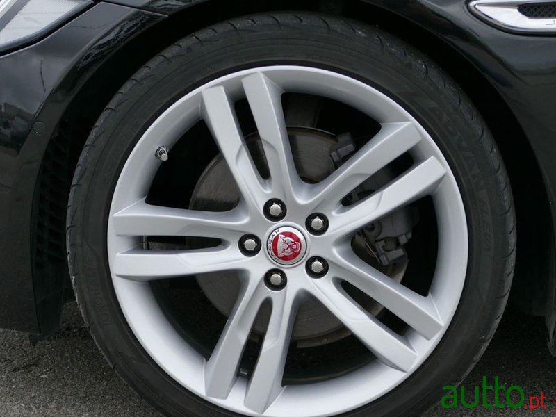2017' Jaguar XE photo #5