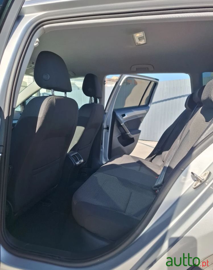 2017' Volkswagen Golf Variant photo #6