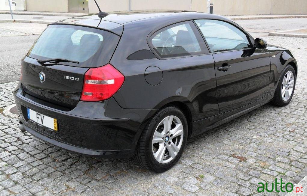 2008' BMW 120 D photo #2