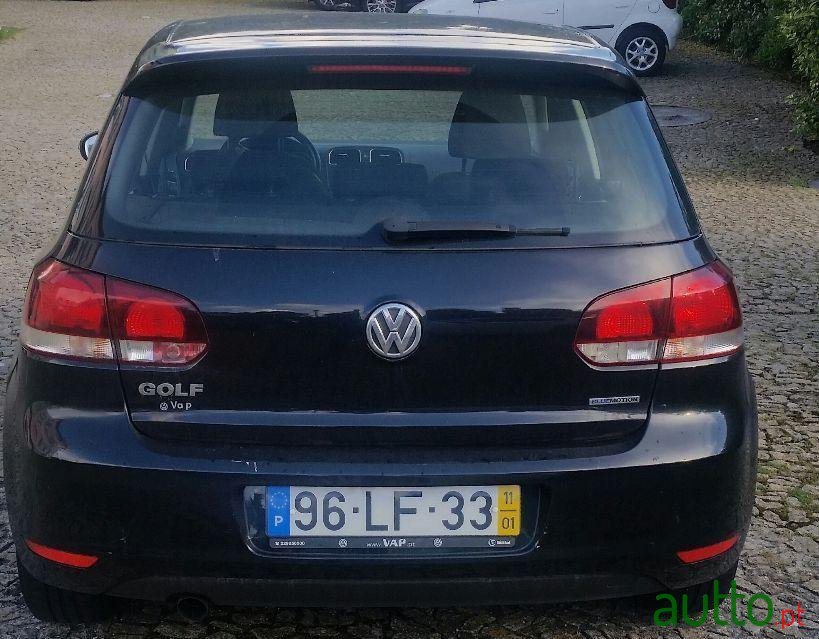 2011' Volkswagen Golf 1.6 Tdi Bluemotion photo #2