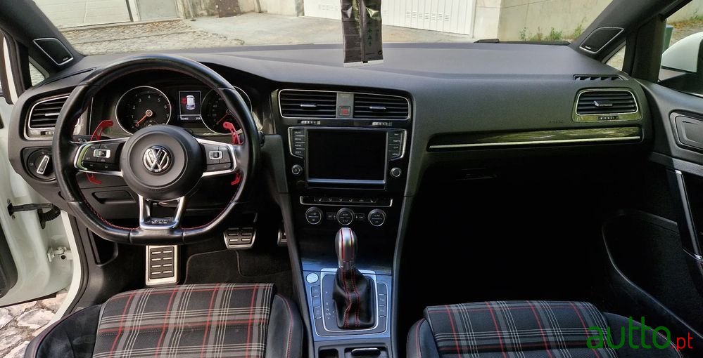 2014' Volkswagen Golf photo #3