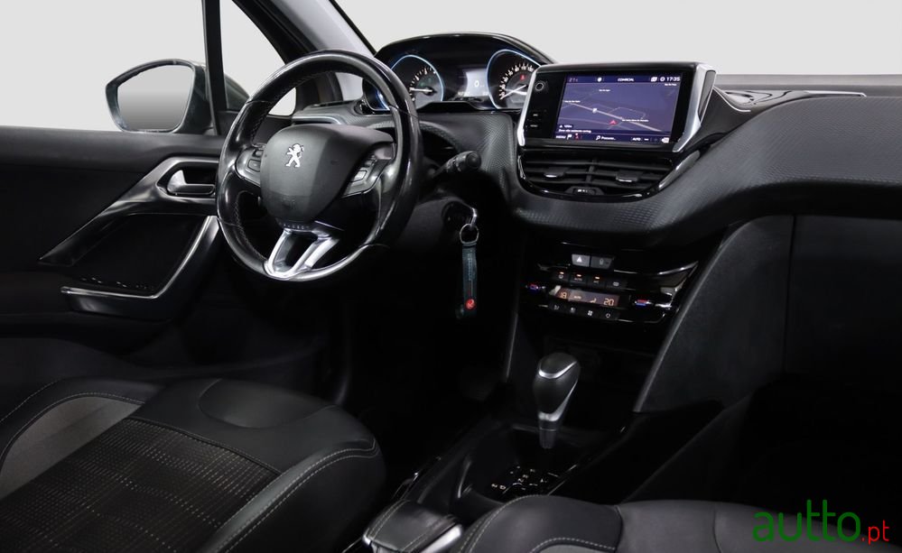 2017' Peugeot 2008 photo #5