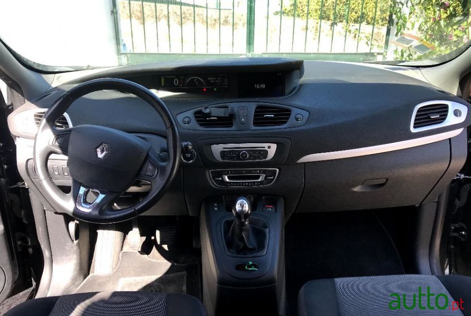 2014' Renault Grand Scenic photo #5