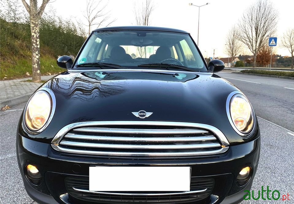 2011' MINI Cooper photo #4