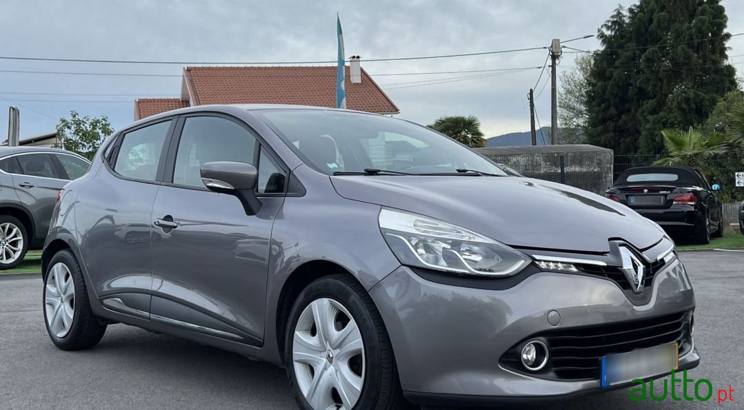 2015' Renault Clio photo #2