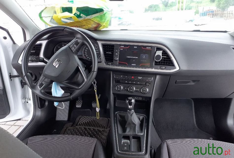 2018' SEAT Leon St photo #4