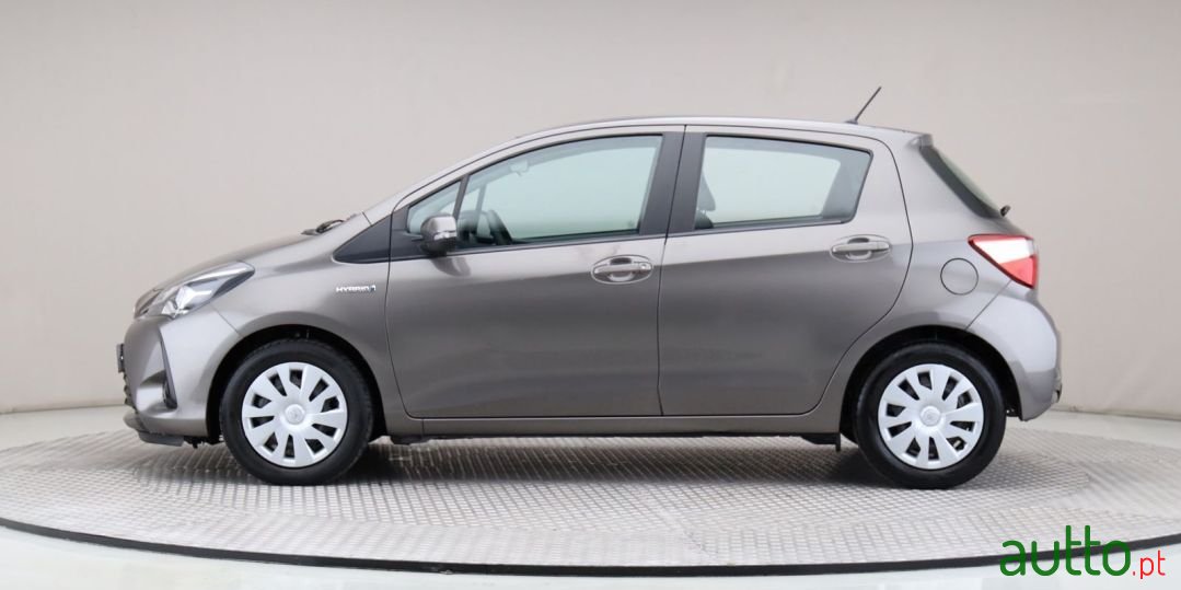 2020' Toyota Yaris photo #3