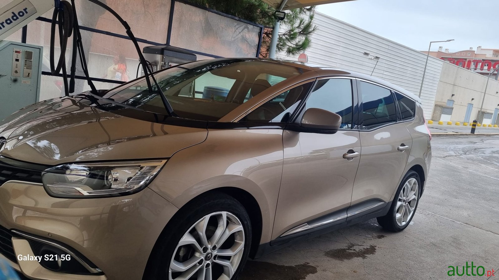 2020' Renault Scenic photo #6