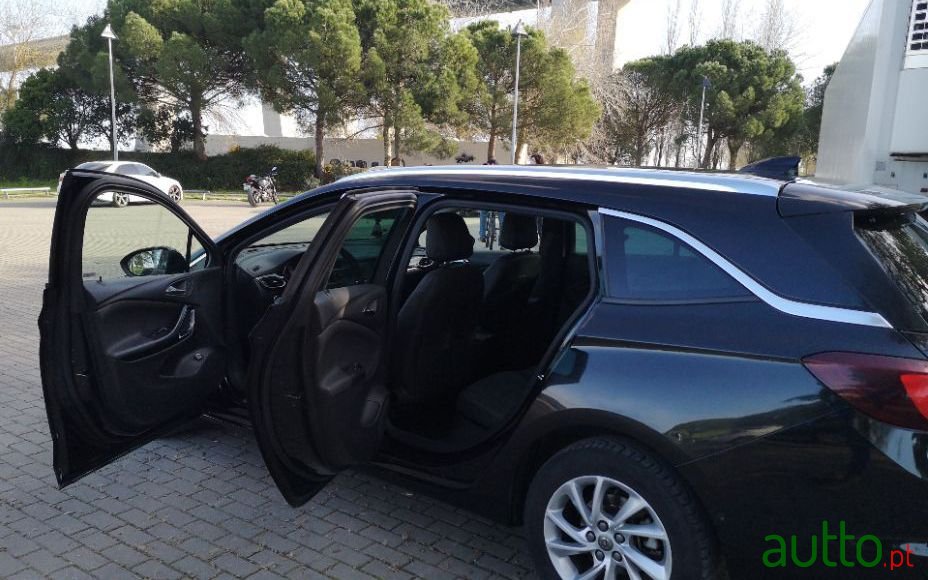 2017' Opel Astra Sports Tourer photo #2