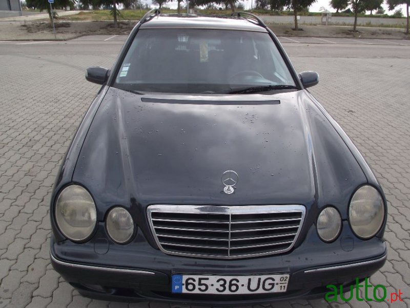 2002' Mercedes-Benz E-220 photo #5