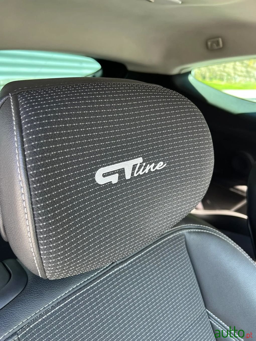 2011' Renault Megane Coupe photo #5