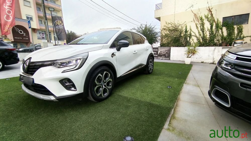 2021' Renault Captur photo #1