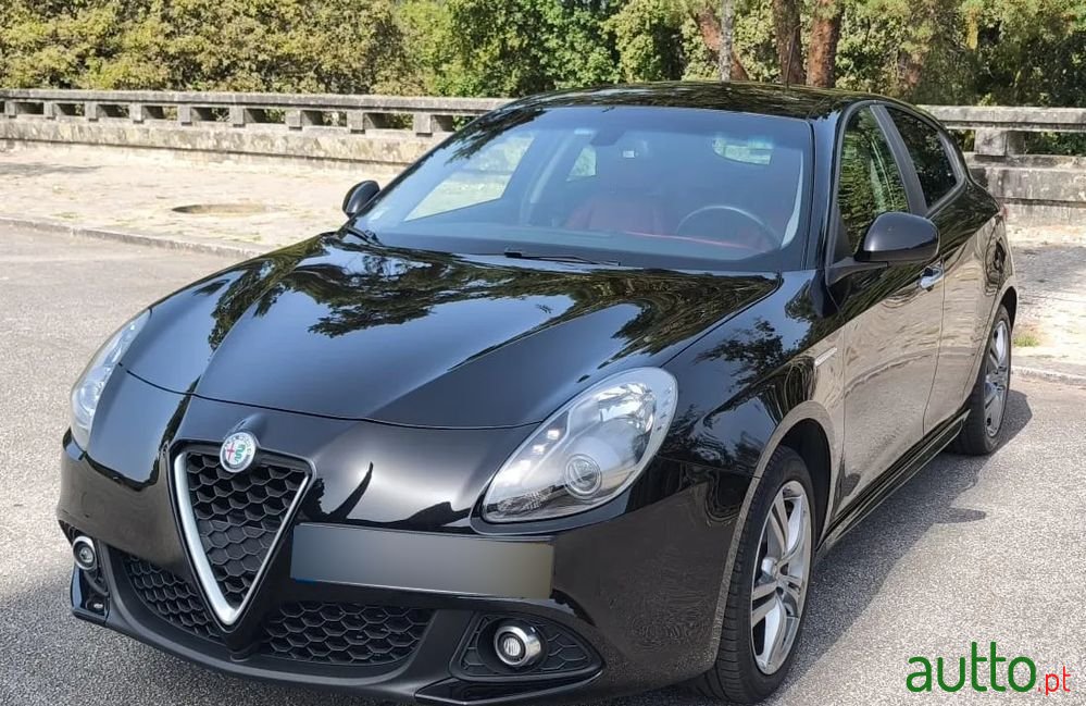 2017' Alfa Romeo Giulietta photo #1