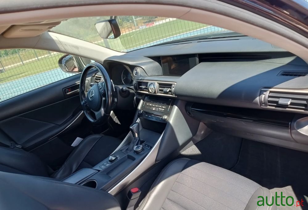 2017' Lexus Is 300H Executive photo #6