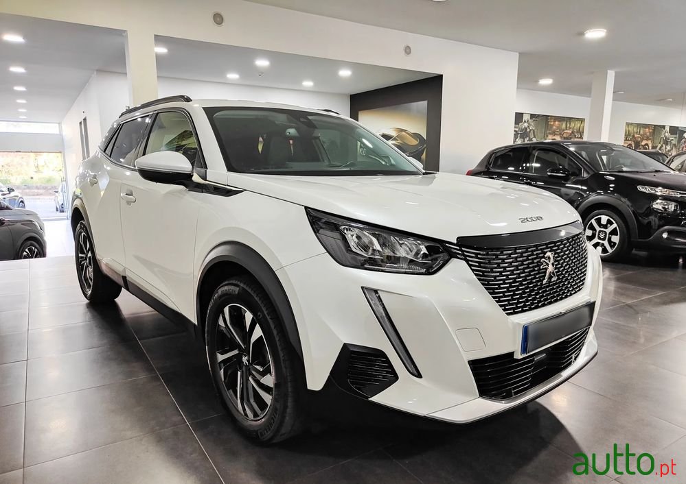 2020' Peugeot 2008 photo #3