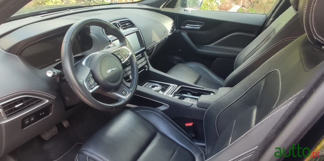 2018' Jaguar F-Pace photo #5