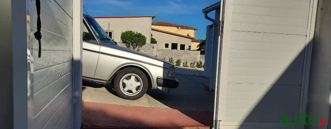 1982' Volvo 244 photo #3