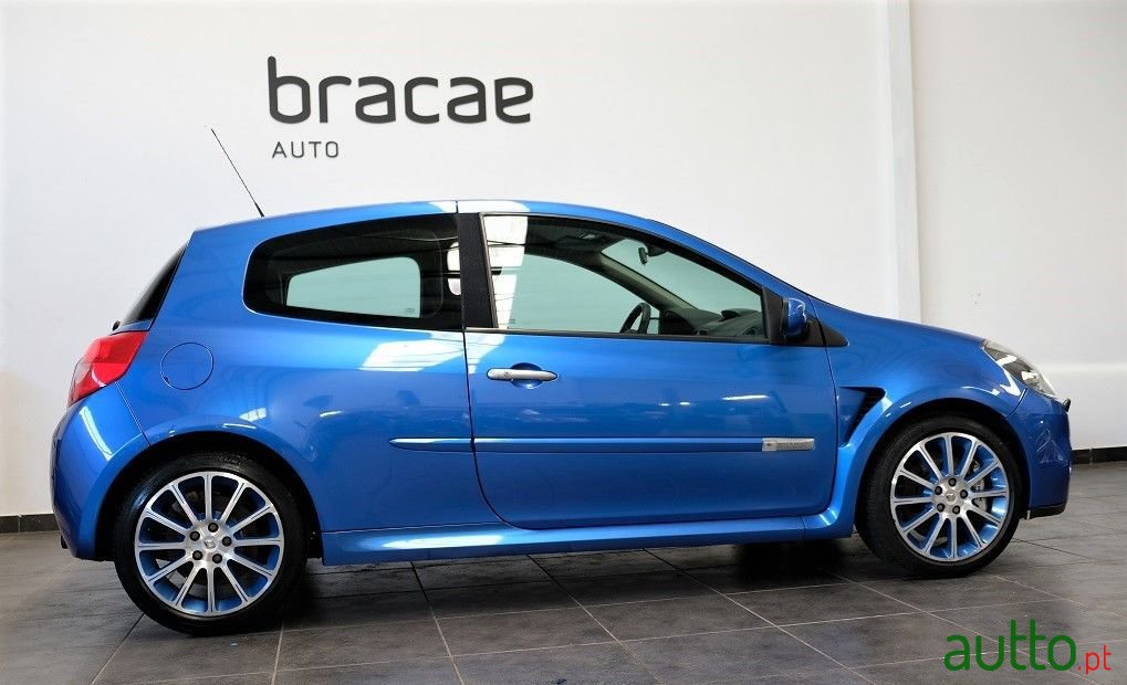 2009' Renault Clio Sport photo #3