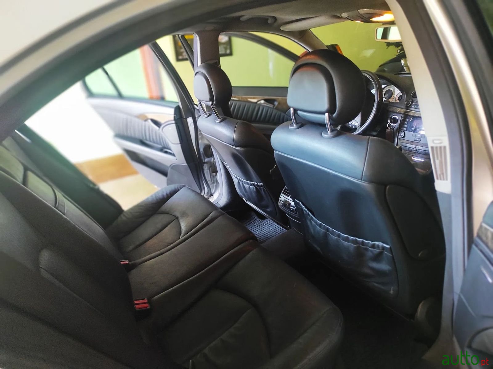 2002' Mercedes-Benz E-220 photo #4