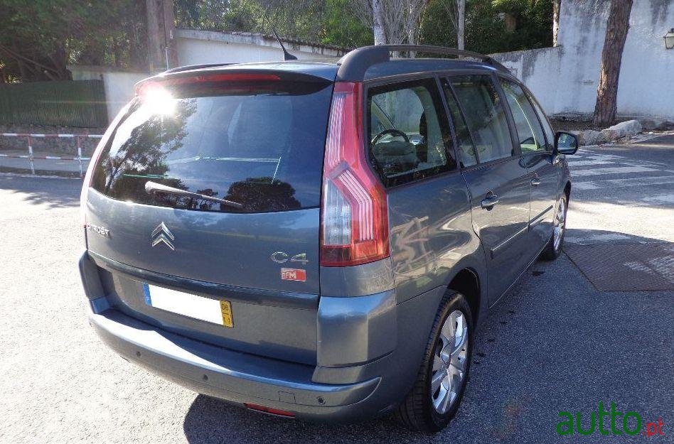 2008' Citroen C4 Grand Picasso photo #2