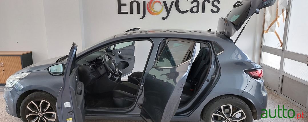 2019' Renault Clio photo #4