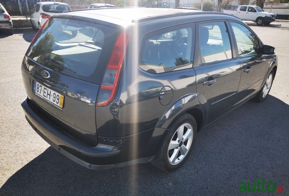 2007' Ford Focus Sw photo #3