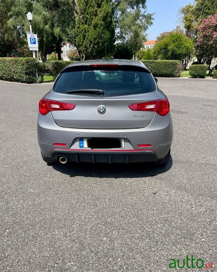 2016' Alfa Romeo Giulietta photo #5