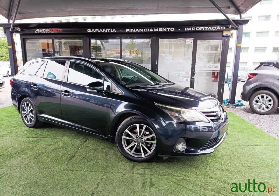 2012' Toyota Avensis Sw photo #1