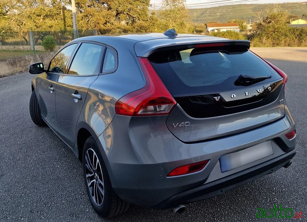 2019' Volvo V40 2.0 D3 Momentum photo #5