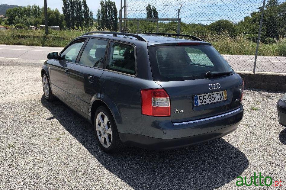2002' Audi A4 Avant photo #2
