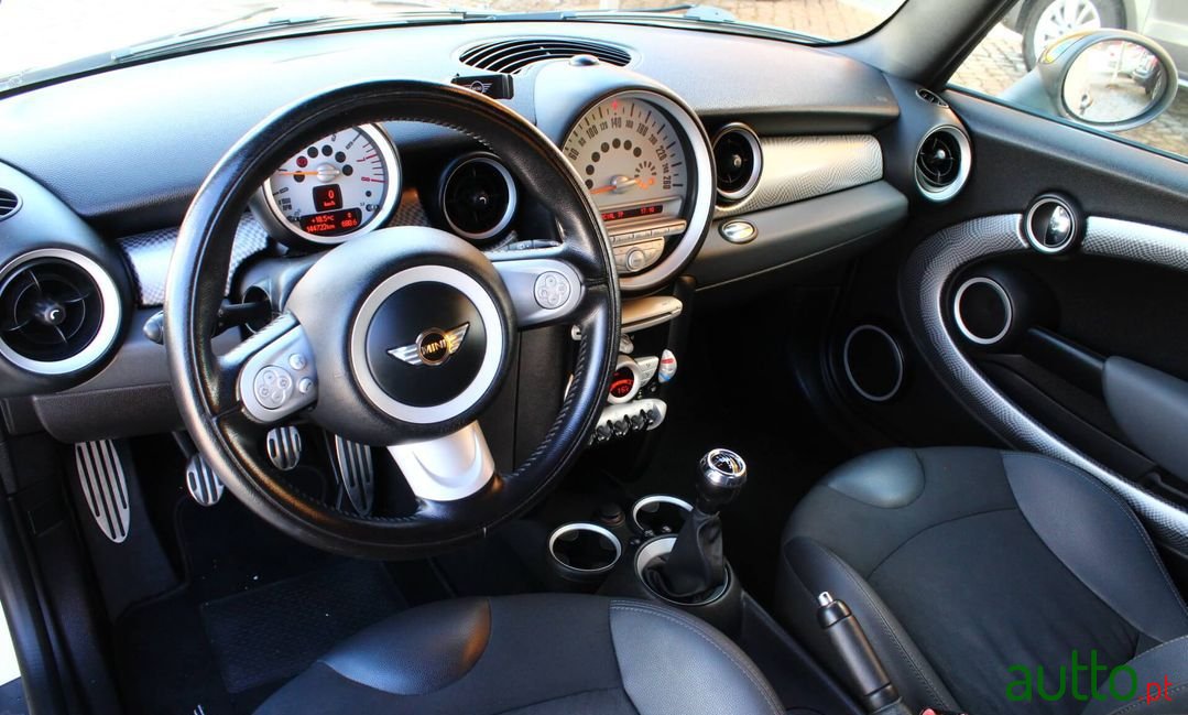 2010' MINI Cooper photo #5