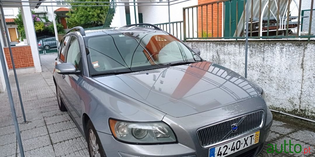 2004' Volvo V50 photo #1