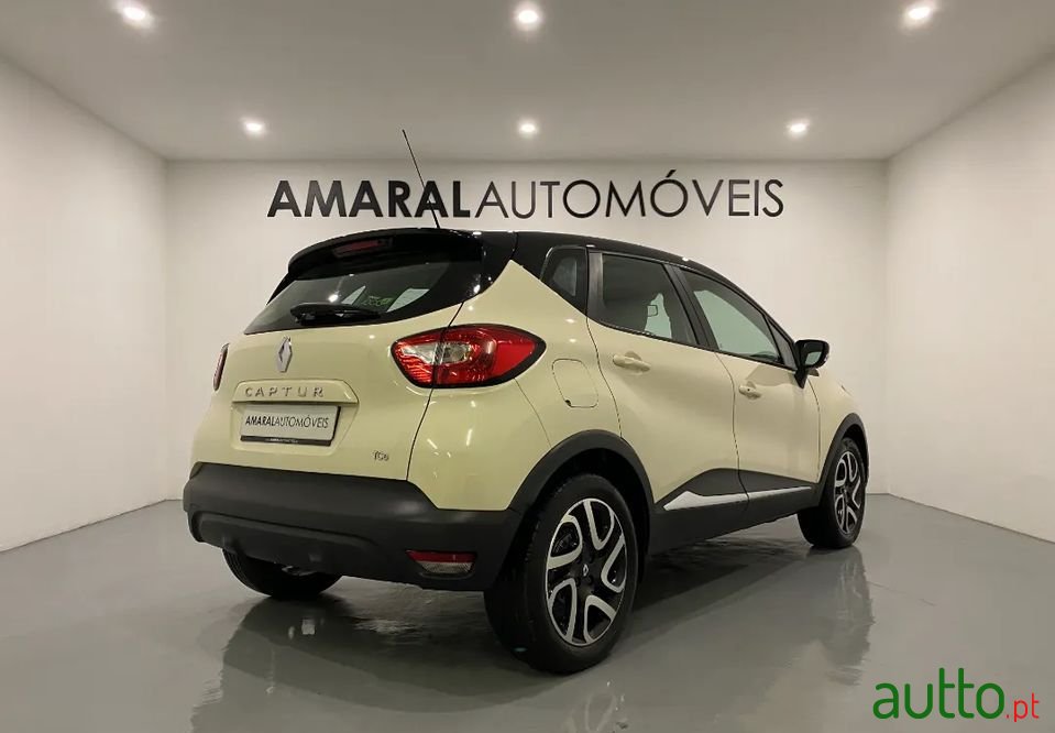 2015' Renault Captur photo #3