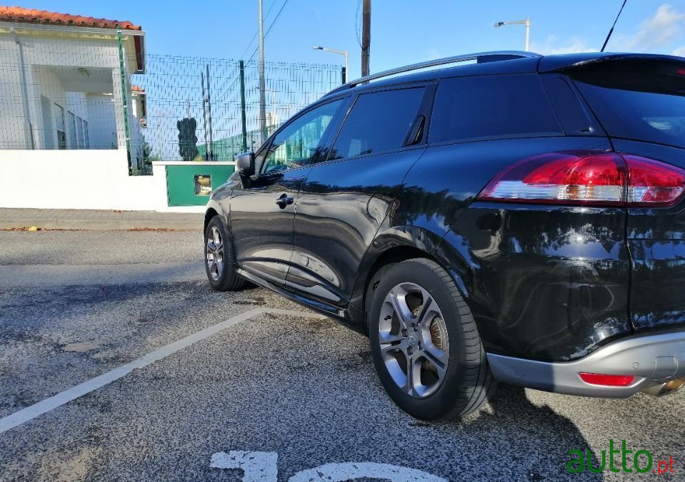 2016' Renault Clio Sport Tourer photo #2