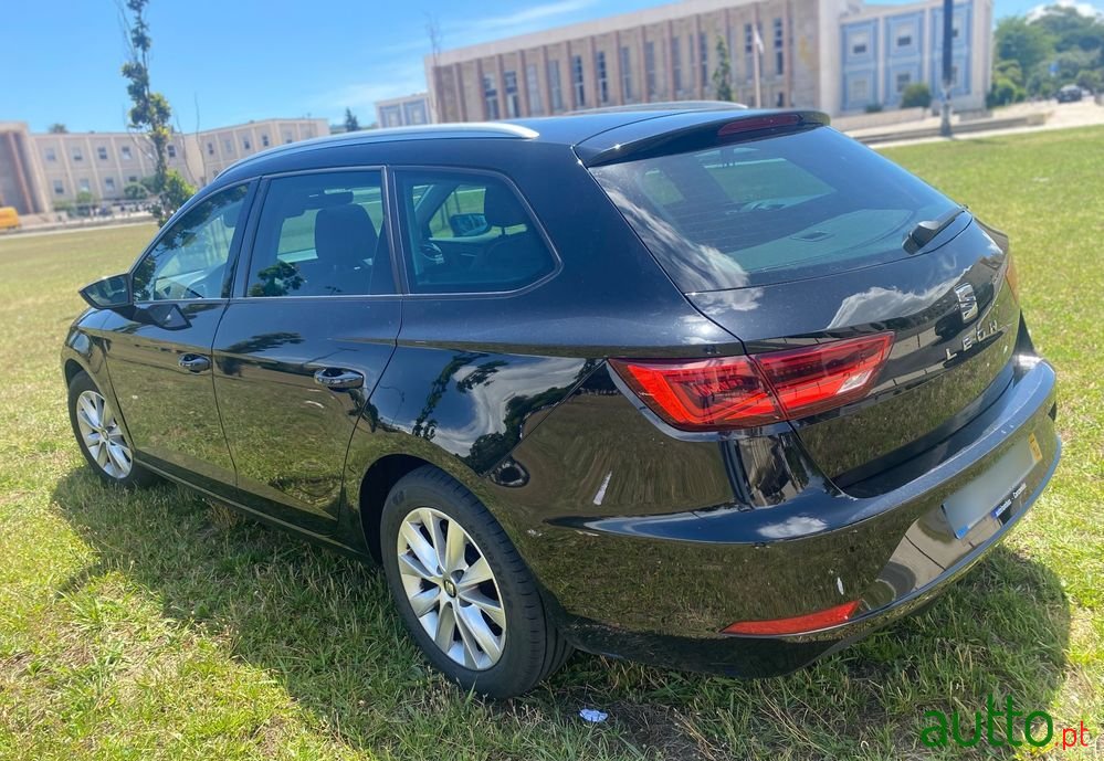 2019' SEAT Leon St photo #3