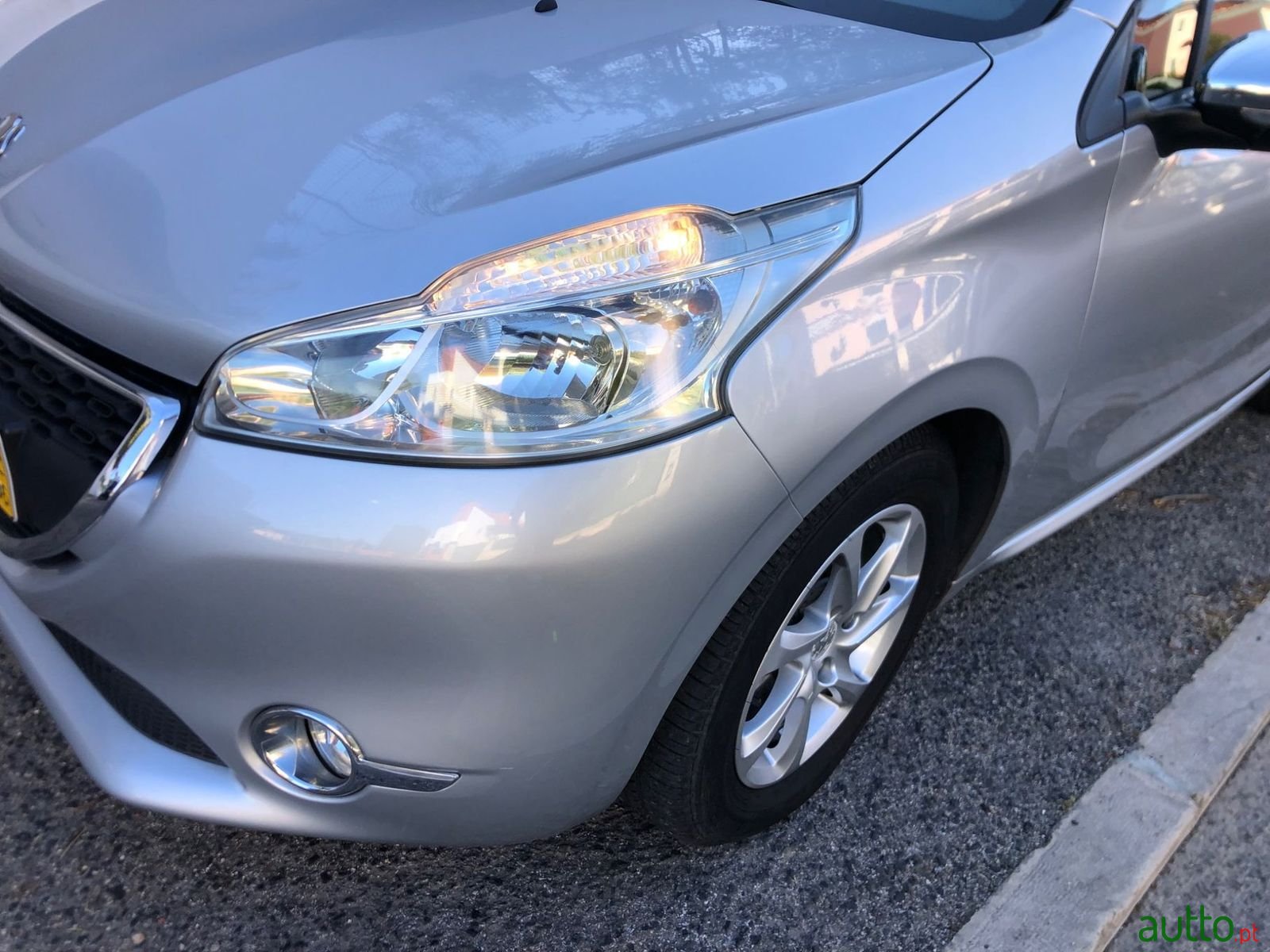 2013' Peugeot 208 photo #3