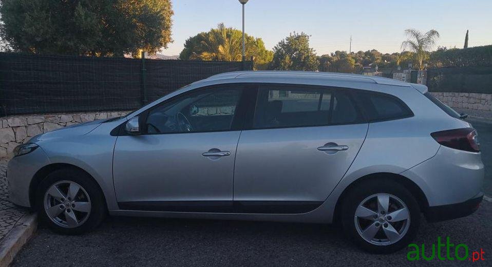 2011' Renault Megane Break photo #2