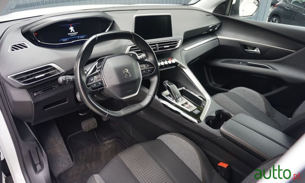 2019' Peugeot 3008 photo #3