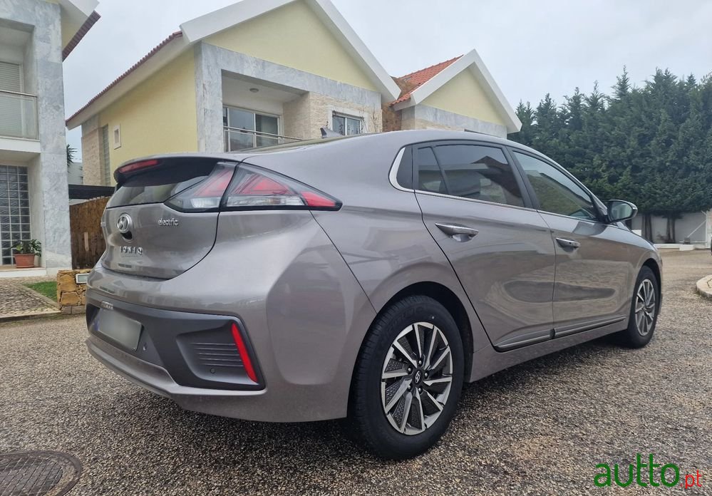 2021' Hyundai Ioniq photo #4