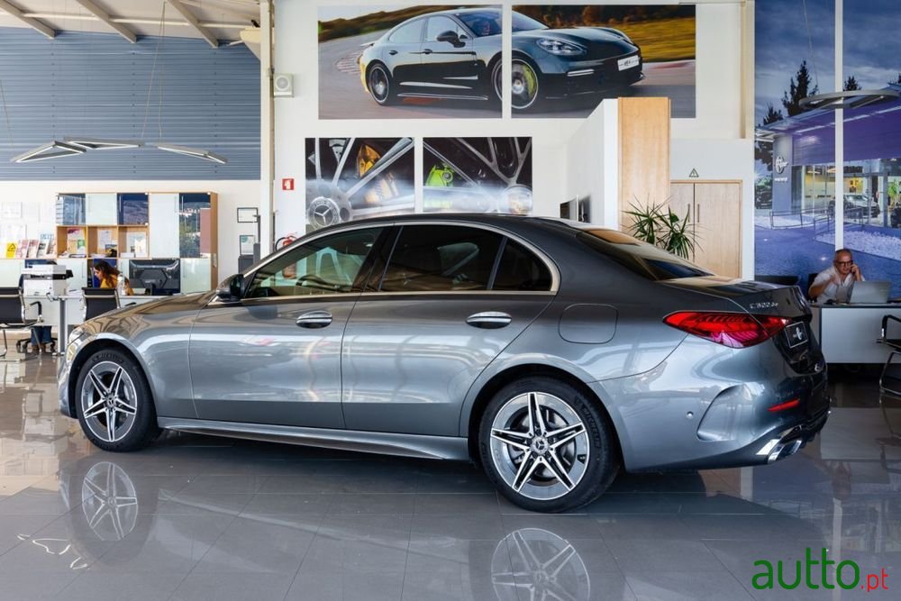 2024' Mercedes-Benz Classe C De Amg Line photo #3