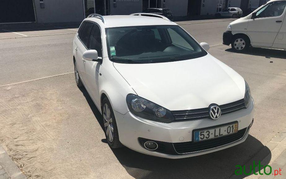 2011' Volkswagen Golf Variant photo #1