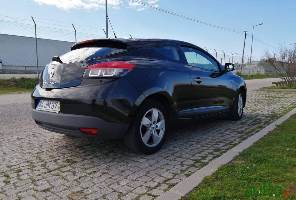 2010' Renault Megane Coupe photo #4