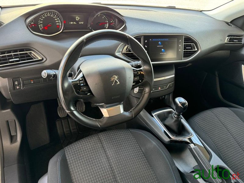 2020' Peugeot 308 Sw photo #2