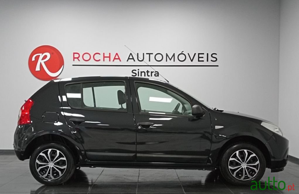 2010' Dacia Sandero photo #3