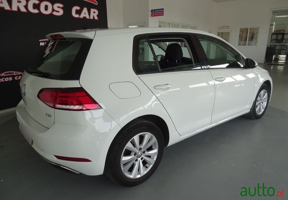 2017' Volkswagen Golf photo #5