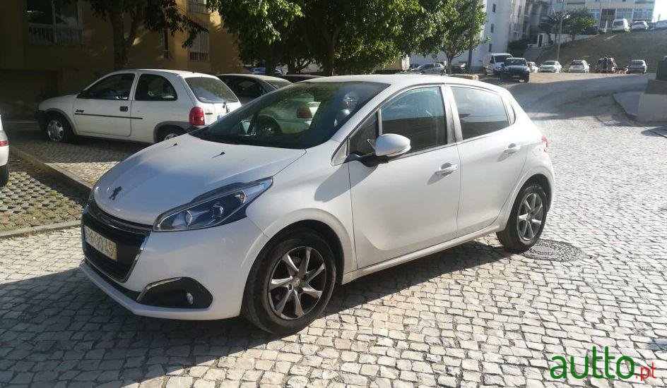 2015' Peugeot 208 1.4 Hdi Active photo #2