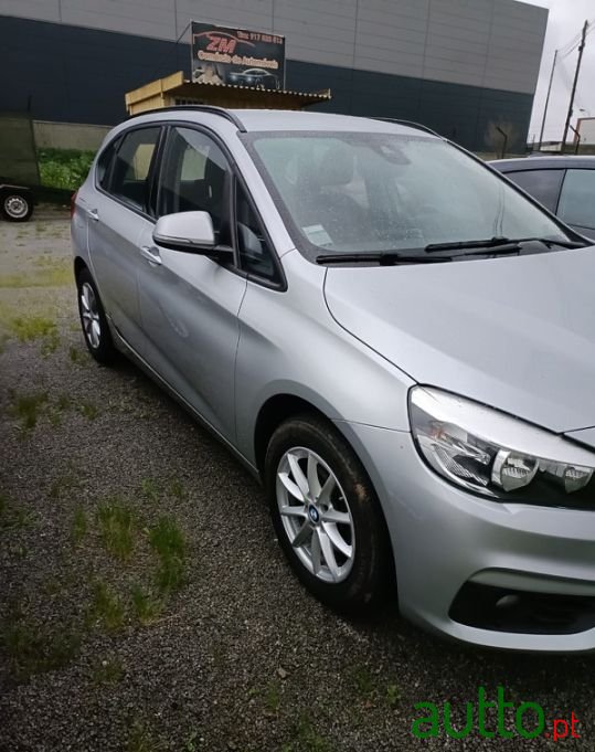 2016' BMW 216 Active Tourer photo #2