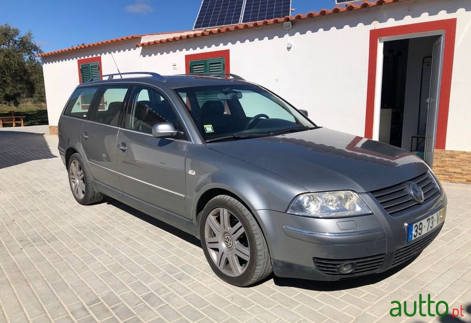 2003' Volkswagen Passat photo #2