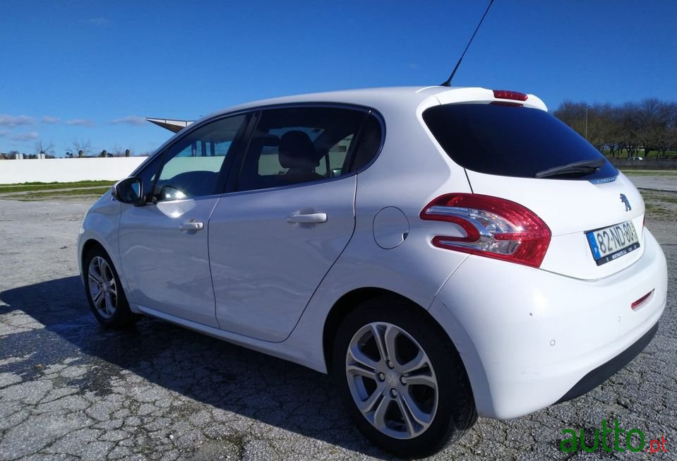 2012' Peugeot 208 photo #5